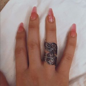 gorgeous, long, leaf-design ring
